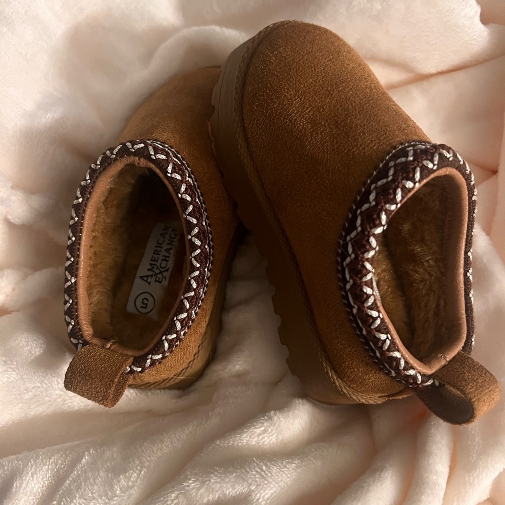 American Exchange Tan Kids Slippers